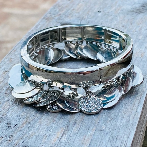 NWT STYLE & CO SILVER PAVE & SHAKY DISC STRETCH BANGLE BRACELET - Picture 2 of 7
